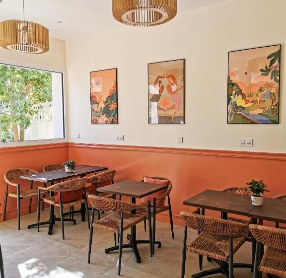 Bloom Hostel Bar & Garden