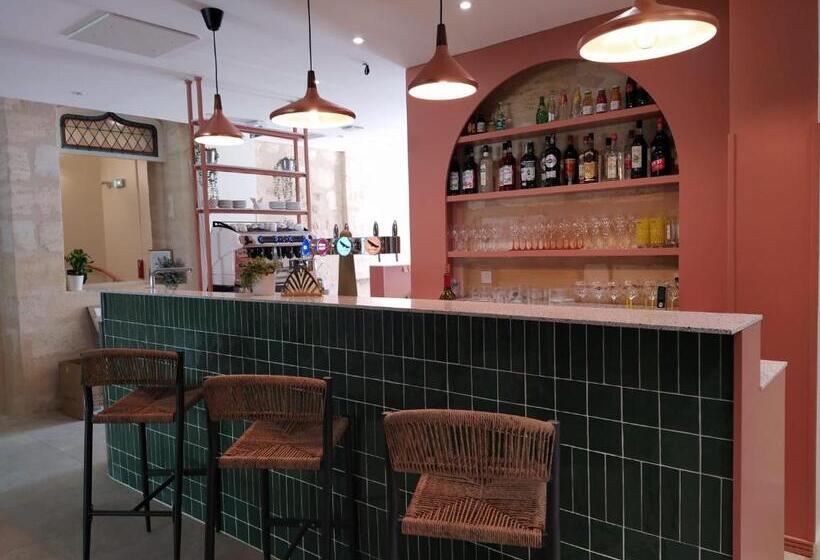 Bloom Hostel Bar & Garden