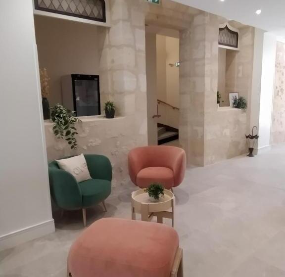 Bloom Hostel Bar & Garden