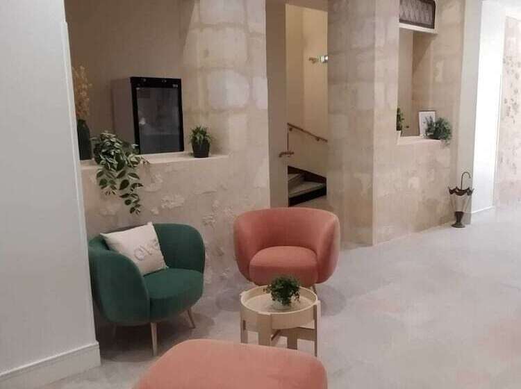 Bloom Hostel Bar & Garden