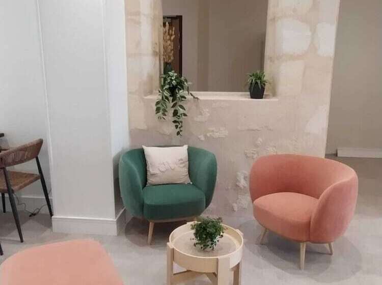 Bloom Hostel Bar & Garden