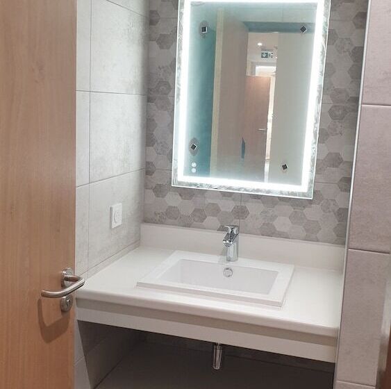 Bloom Hostel Bar & Garden