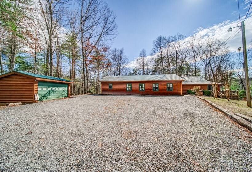 Blueridge Lodge Wrap Around Deck