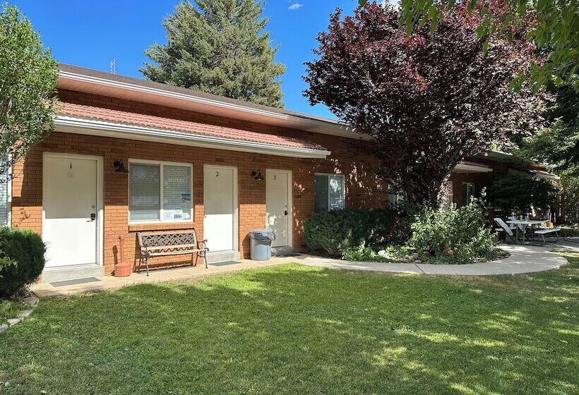 Bob S Station & Motel