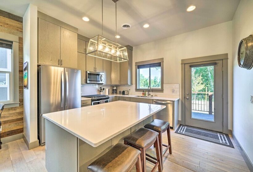 Bozeman Stand Alone Home W/ River Access!