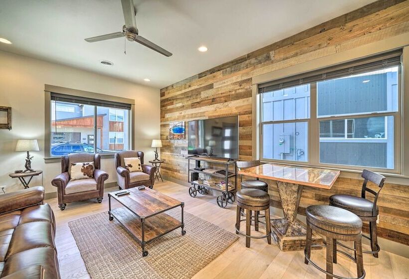 Bozeman Stand Alone Home W/ River Access!