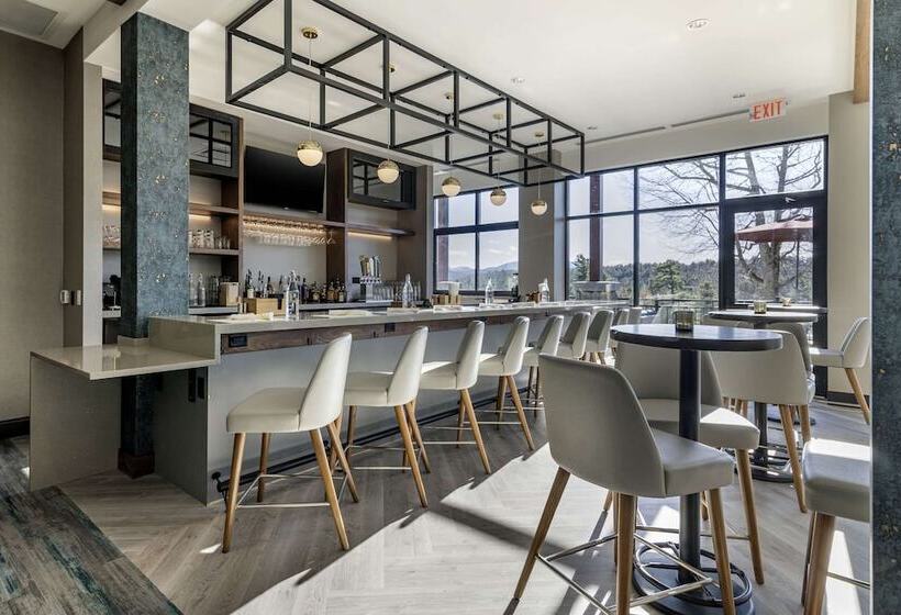 Cambria Hotel Lake Placid   Lakeside Resort