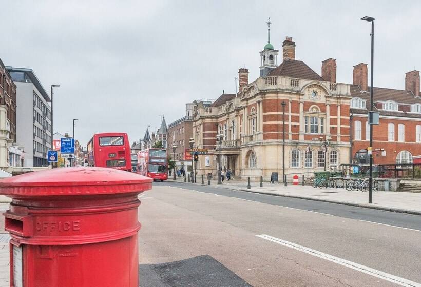 Family Home In Battersea By Underthedoormat