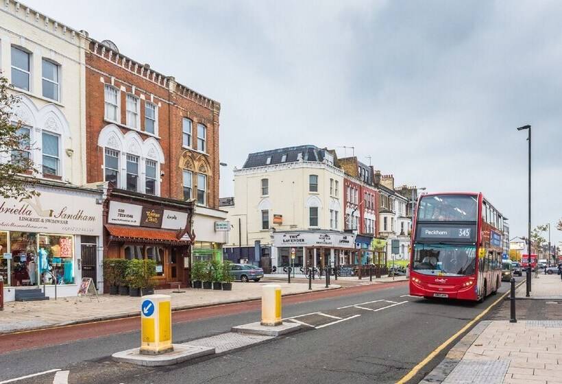 Family Home In Battersea By Underthedoormat