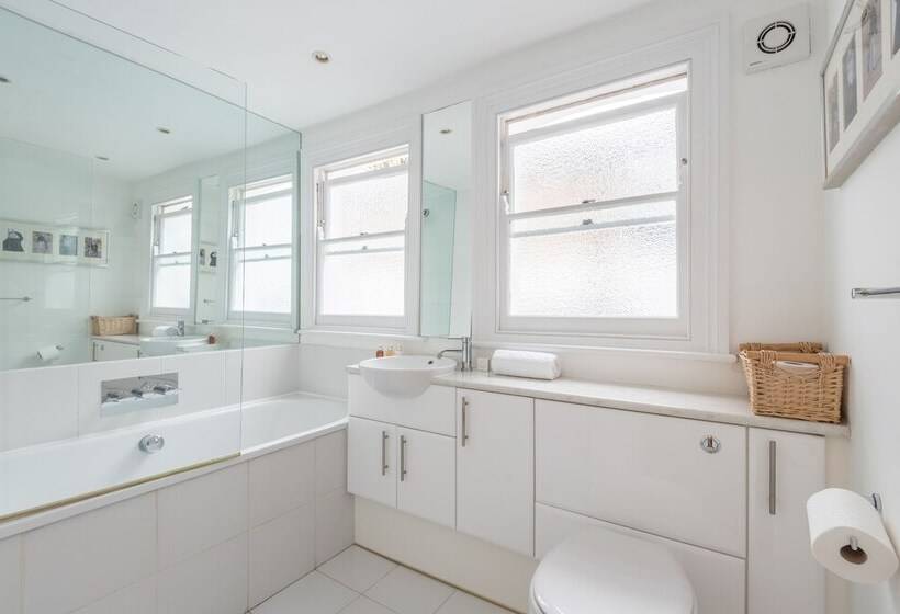 Family Home In Battersea By Underthedoormat