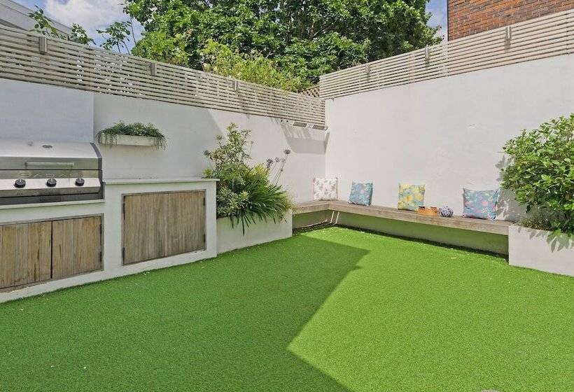 Family Home In Battersea By Underthedoormat