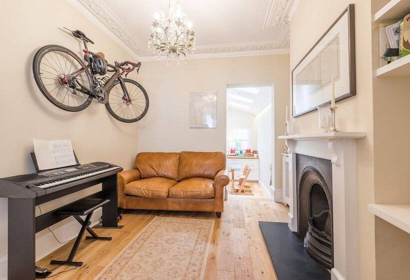 Family Home In Battersea By Underthedoormat