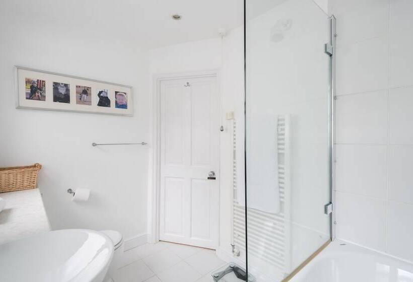 Family Home In Battersea By Underthedoormat