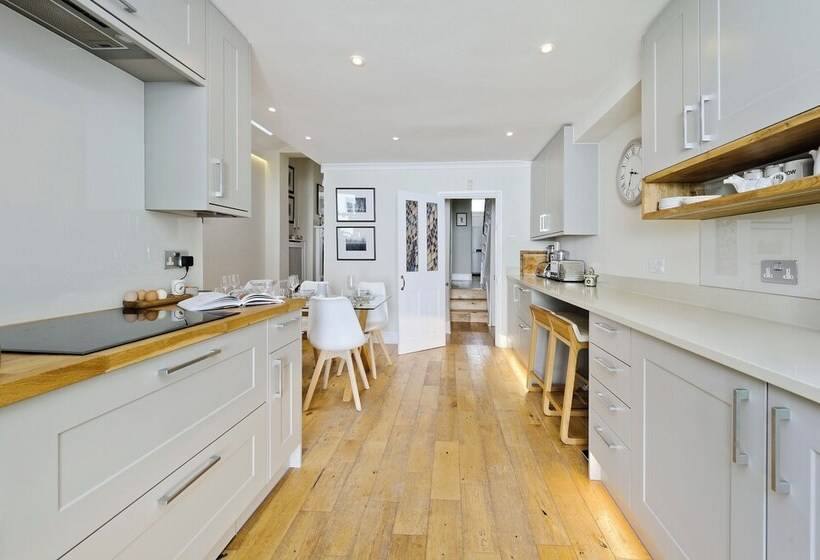 Family Home In Battersea By Underthedoormat