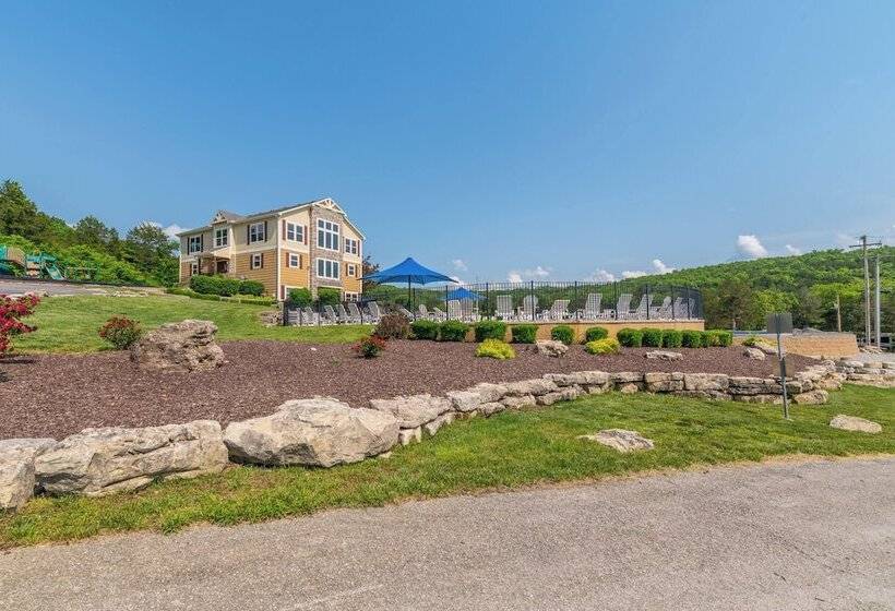 Hickory Hideaway   Communal Pool Access