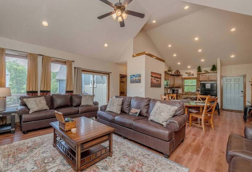 Hickory Hideaway   Communal Pool Access