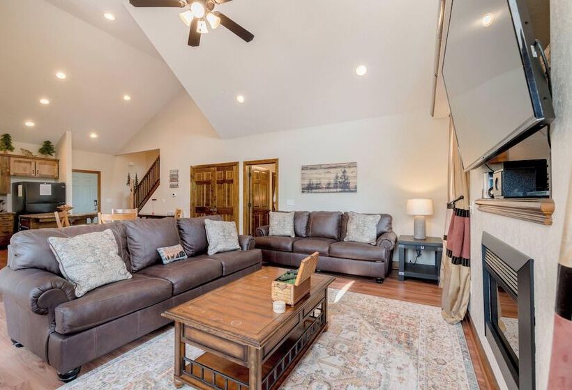 Hickory Hideaway   Communal Pool Access