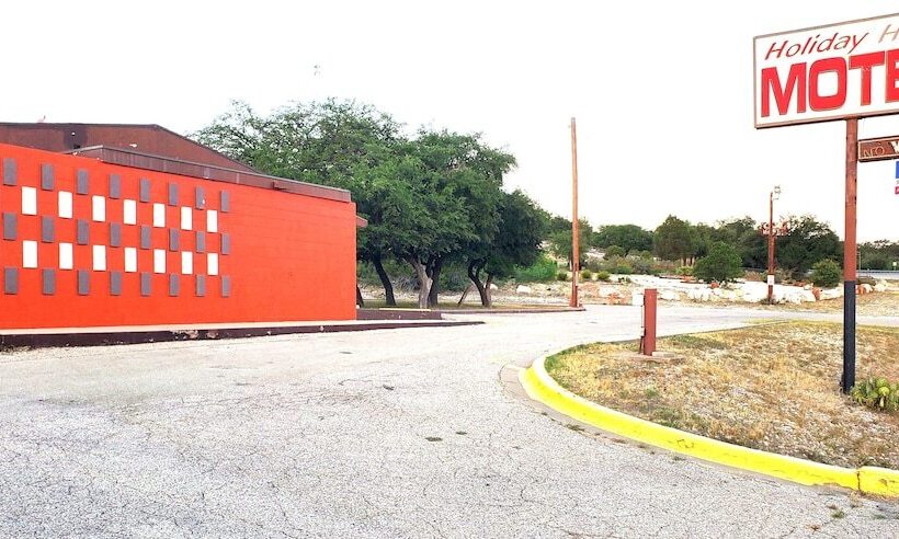 Holiday Host Motel & Rv Park