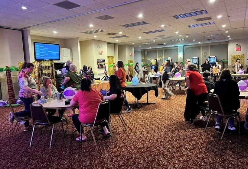 فندق Crookston Inn & Convention Center