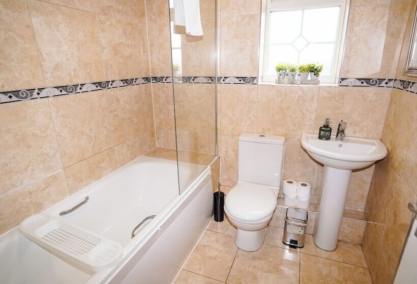 Отель 5bed Spacious House Free Parking