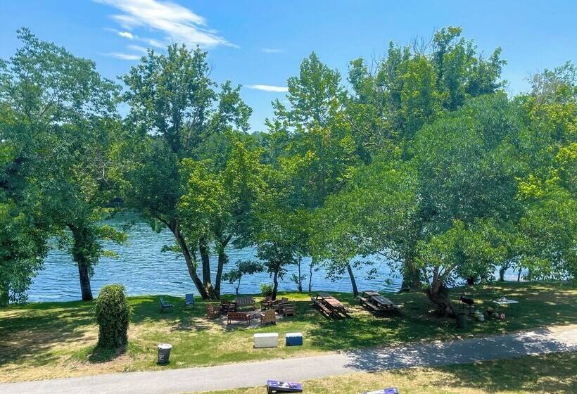 فندق 669 Rainbow Landing Dr