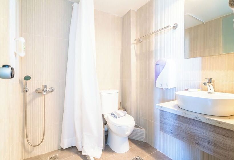 בית מלון כפרי Asterion Luxury Studios Airport