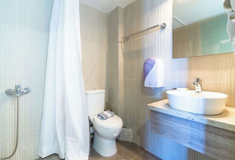 בית מלון כפרי Asterion Luxury Studios Airport