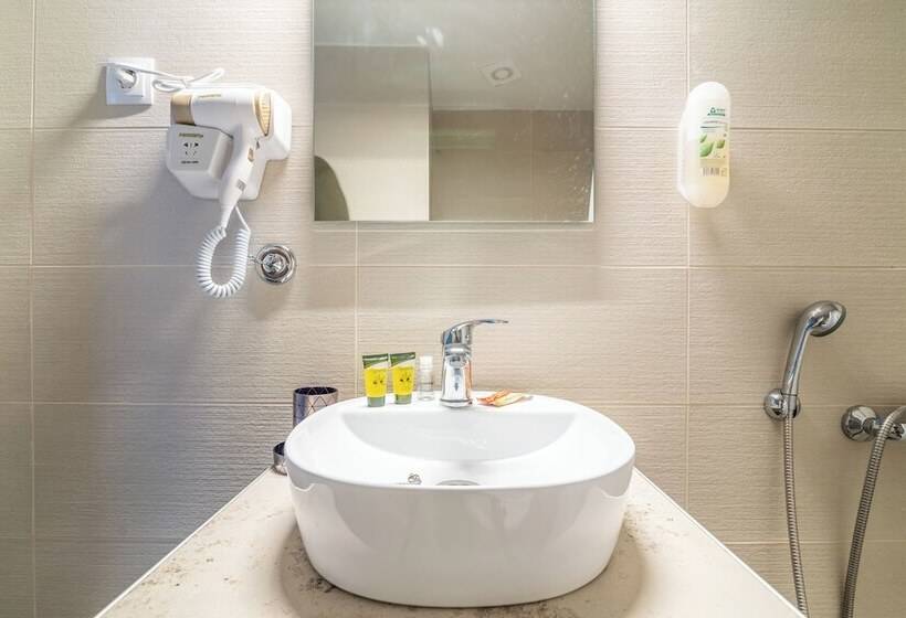 בית מלון כפרי Asterion Luxury Studios Airport