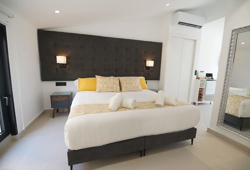 فندق Suites Puerto Valencia