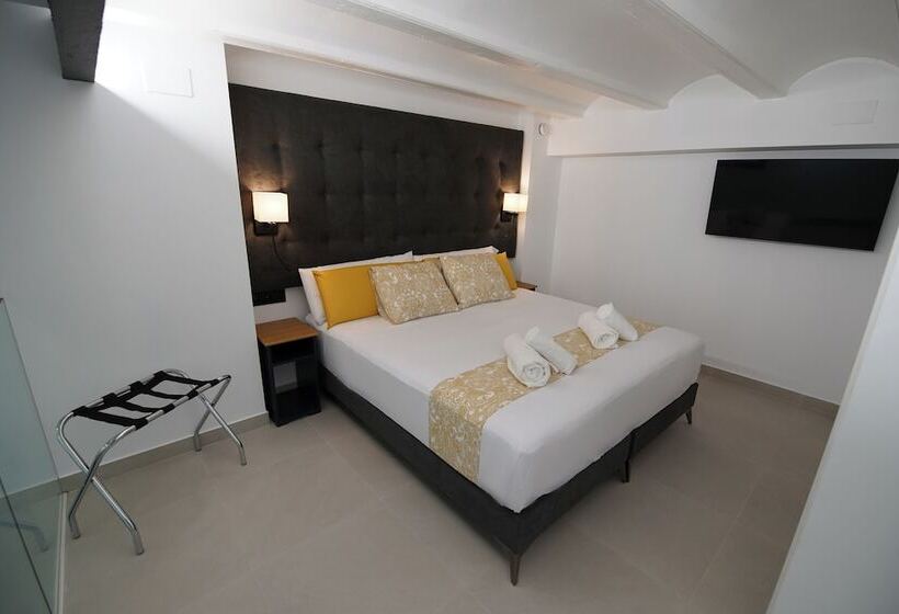 فندق Suites Puerto Valencia