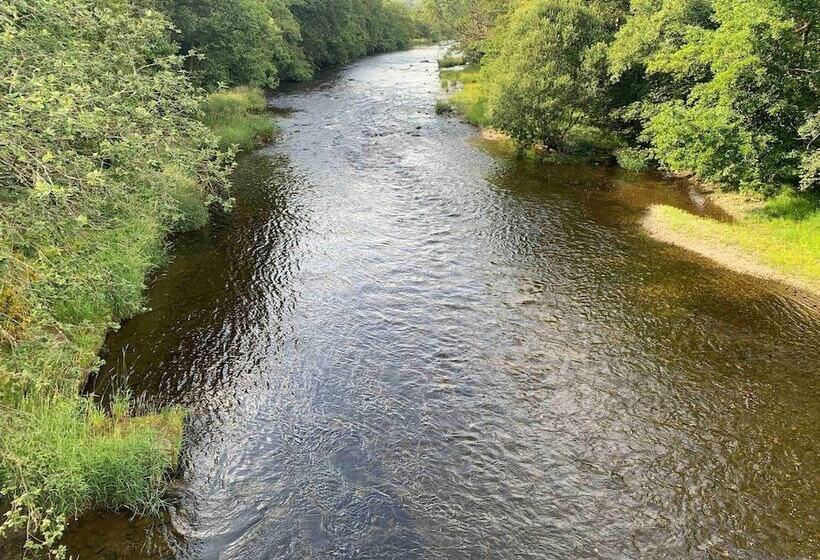 호텔 Beautiful Riverside Lodge In Newbridge On Wye