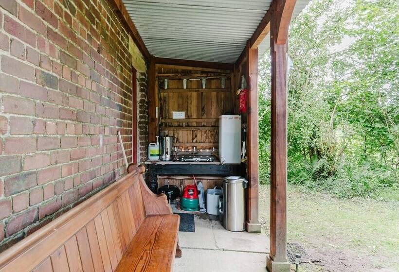 فندق Beautiful Riverside Lodge In Newbridge On Wye