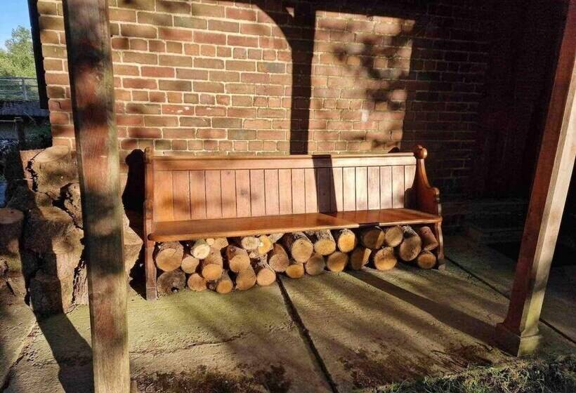 فندق Beautiful Riverside Lodge In Newbridge On Wye