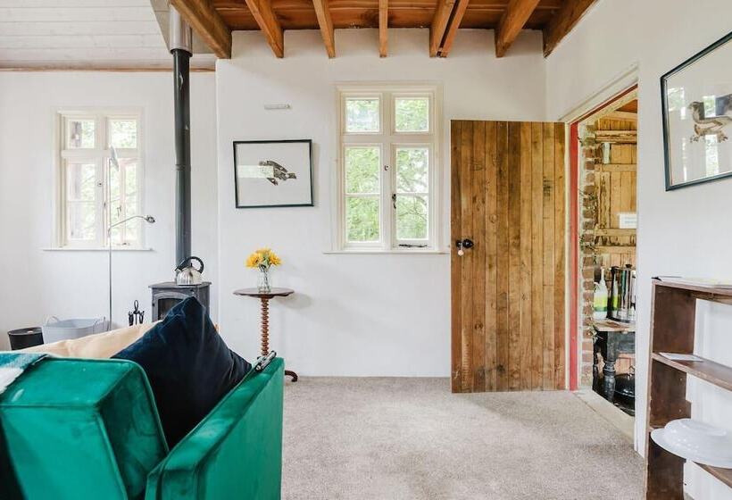 فندق Beautiful Riverside Lodge In Newbridge On Wye