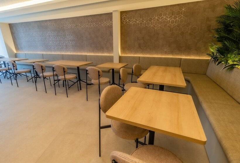 هتل Corona De Padrón