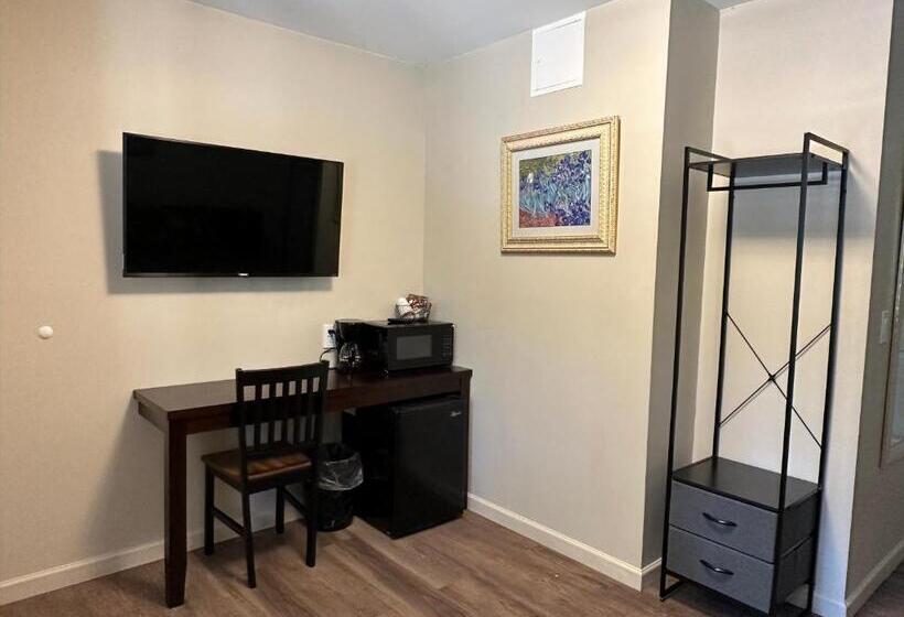 Отель Crater Lake Gateway   Hwy 140