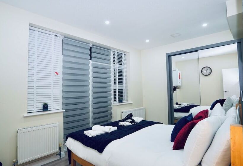 酒店 F3 Cranbrook Stunning Apt Free Parking