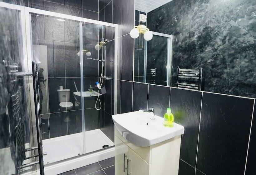 فندق F3 Cranbrook Stunning Apt Free Parking