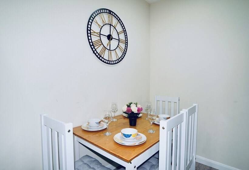 فندق F3 Cranbrook Stunning Apt Free Parking