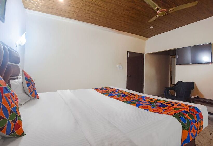 Отель Fabexpress Corinthia Boutique Rooms   Nr Candolim Beach