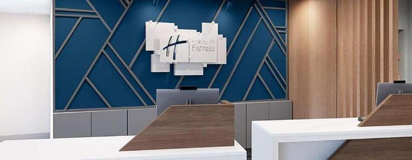 فندق Holiday Inn Express & Suites Marinette