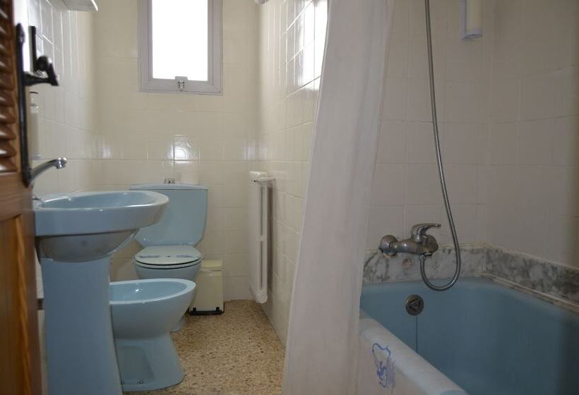 فندق Hostal Blayet