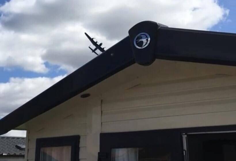 Отель Hot Tub Break Away Castle View