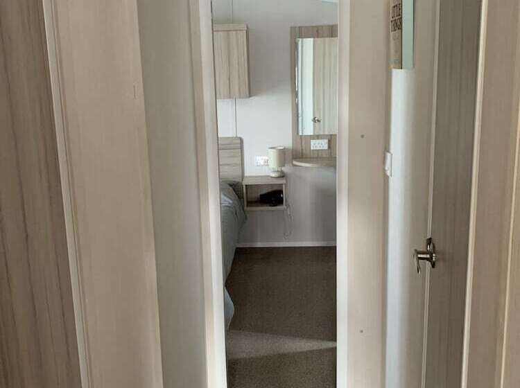 Отель Hot Tub Break Away Castle View