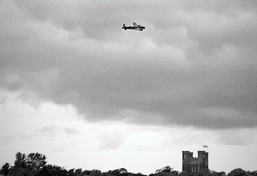 Отель Hot Tub Break Away Castle View