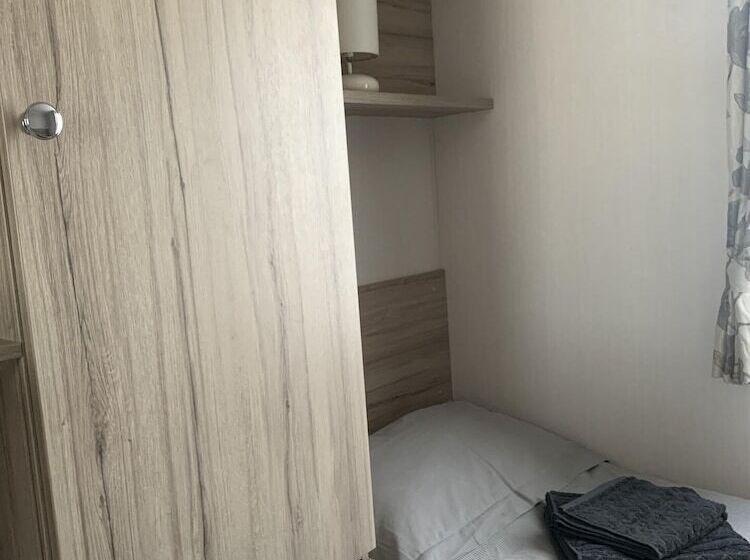 Отель Hot Tub Break Away Castle View