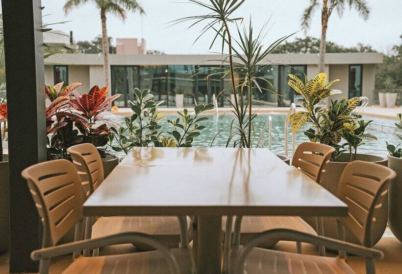 فندق Howard Johnson Plaza La Ribera