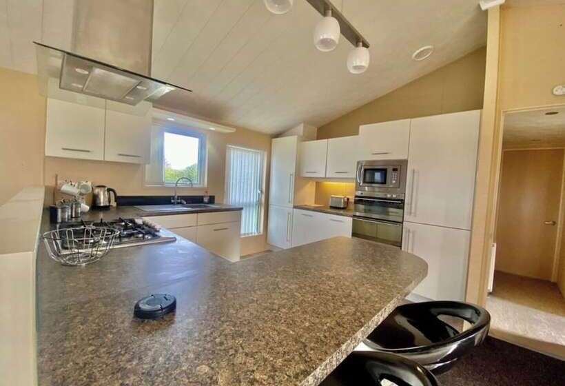 בית מלון כפרי Impeccable 3 Bed Lodge In Hull