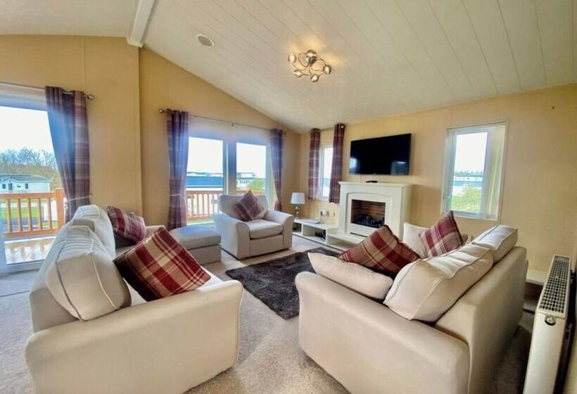 בית מלון כפרי Impeccable 3 Bed Lodge In Hull