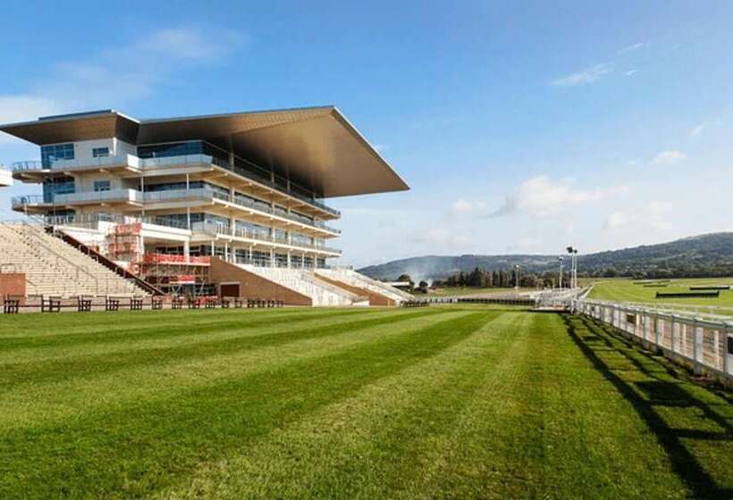 Отель Inviting 3 Bedroom Lodge In Ashton Under Hill